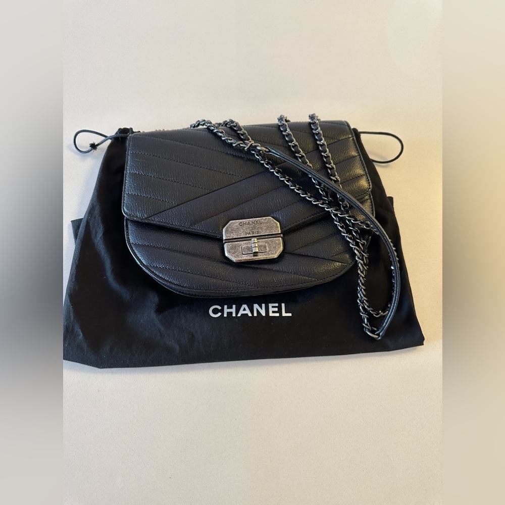 CHANEL Gabrielle Saddle Crossbody Bag Chevron Goatskin Small Black